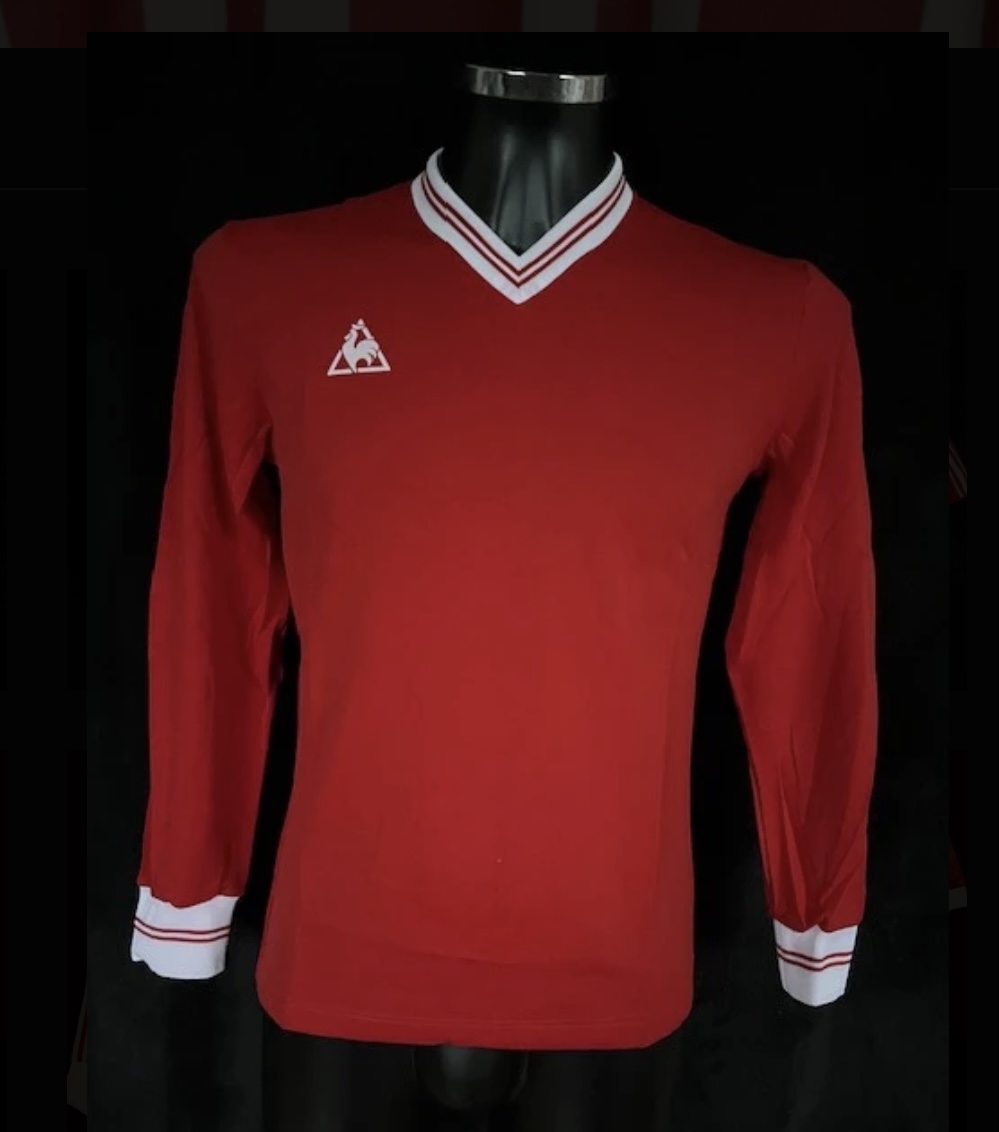 le nouveau maillot domicile du PSV Eindhoven 2021 dévoilé | Foot Inside